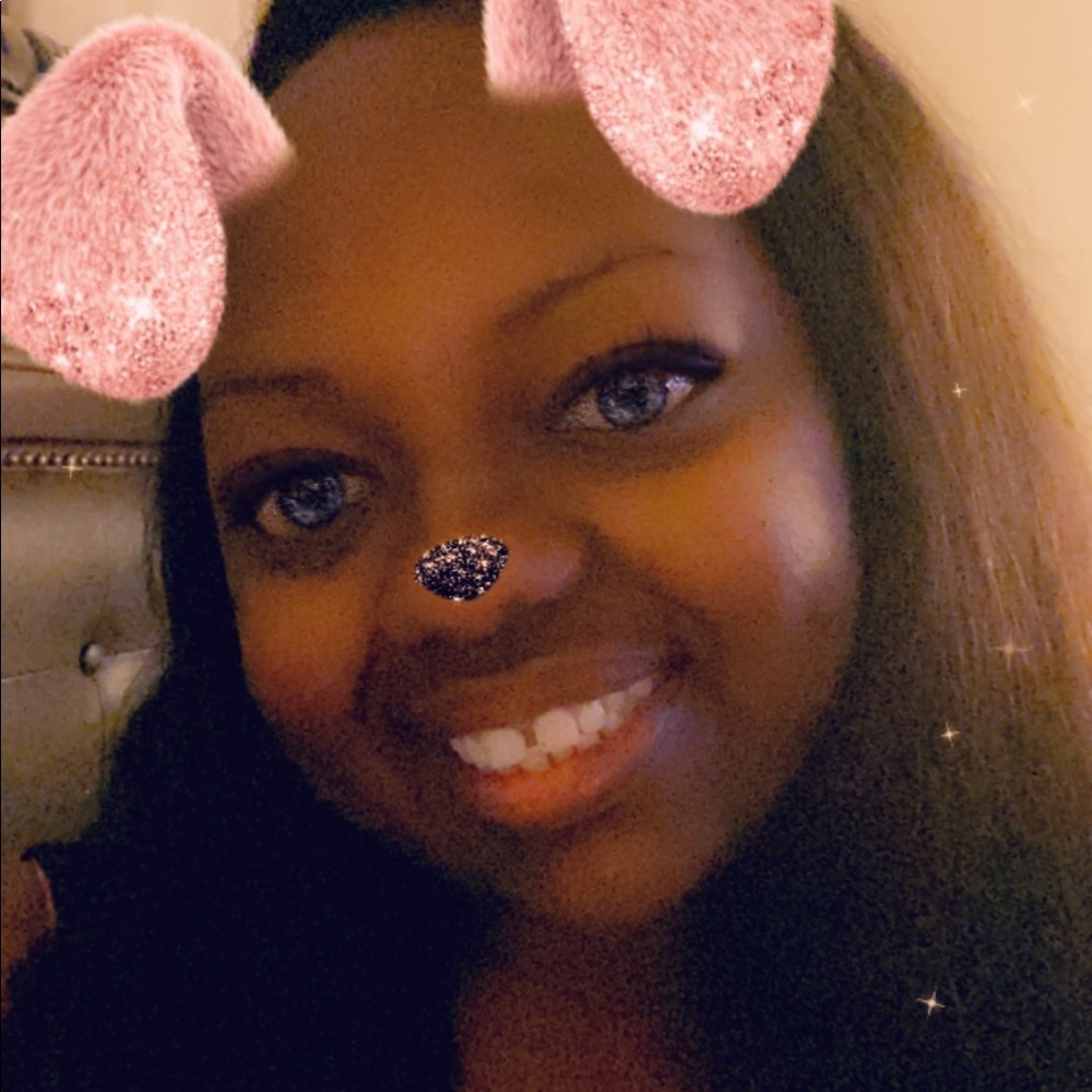 Meet your Posher, Denisha
